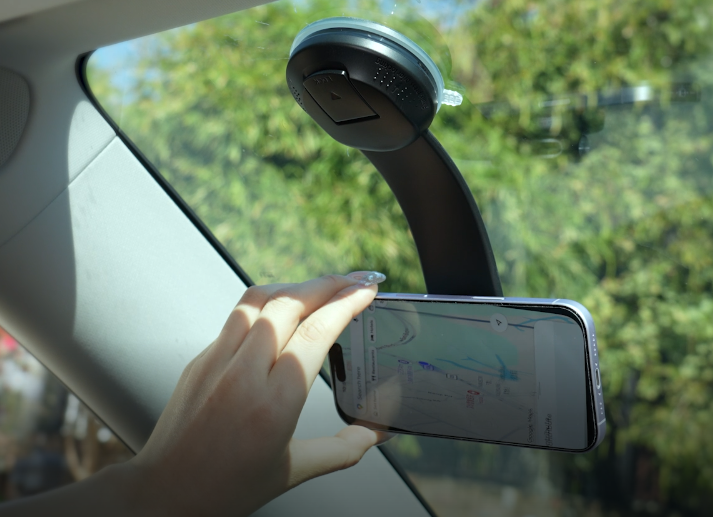 ANDERY MagSafe car mount. The driver keeps their phone in clear view using the ANDERY